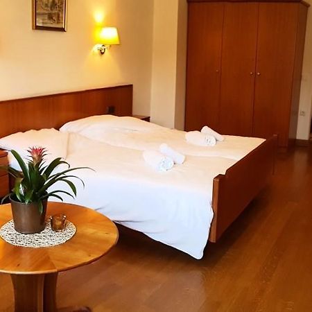 Weisses Roessl Bed & Breakfast Appiano Sulla Strada Del Vino Ngoại thất bức ảnh